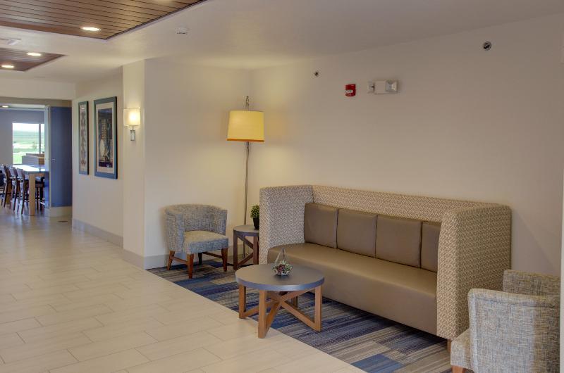 Holiday Inn Express & Suites Le Mars By Ihg Exterior foto
